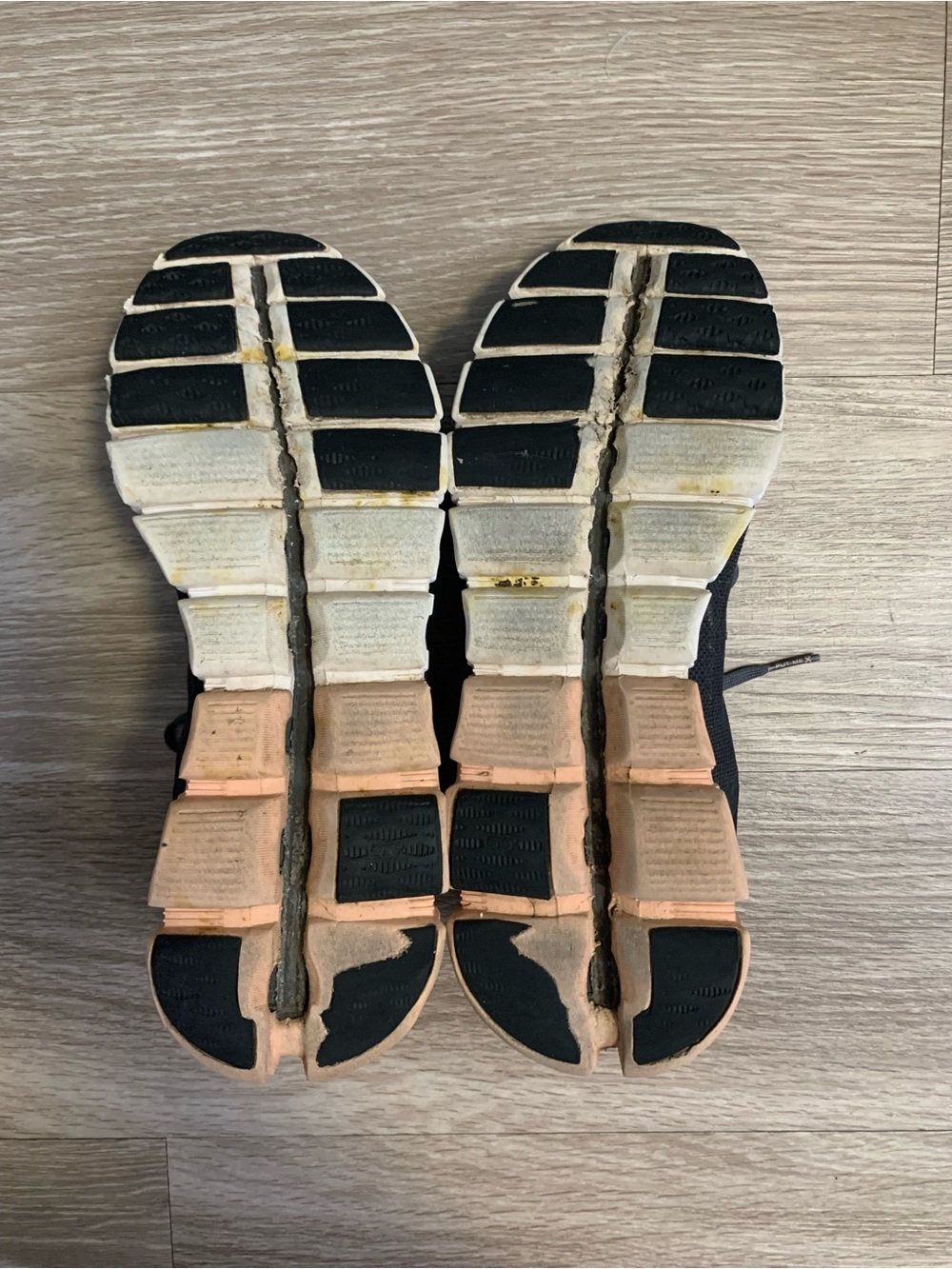 On Cloudflow 3.0 Women's Size 9 - Picture 3 of 6